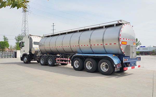 34吨半挂奶罐车